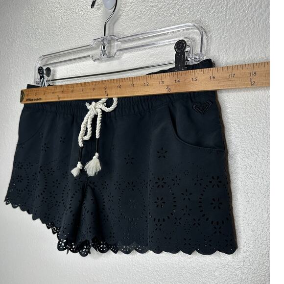 Roxy Black Floral Laser Cut Scalloped Edge Tie Waist Shorts S - Picture 13 of 14